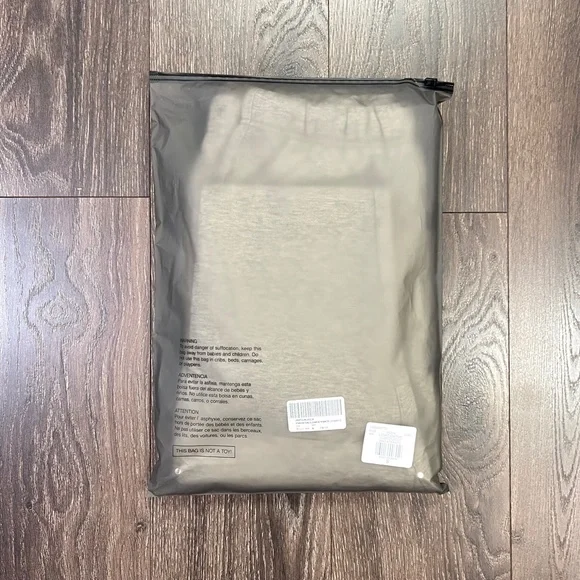 Fear of God FOG Essentials 1977 Jogger Sweatpants Light Oatmeal Grey / Off White - Picture 6 of 11